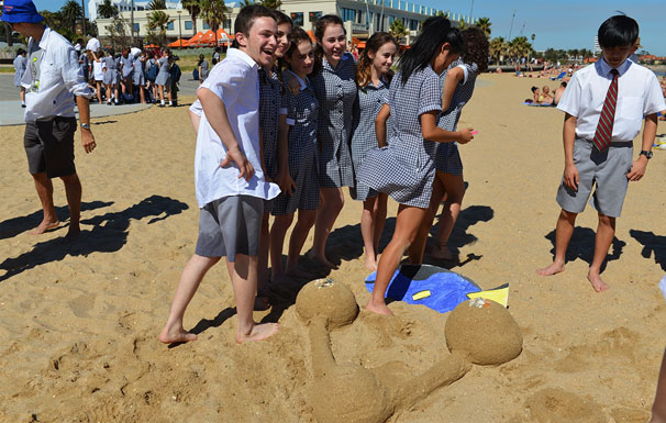 Students at Seaweek at St Kilda Beach